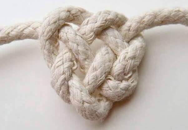 Image of a heart-shaped rope knot