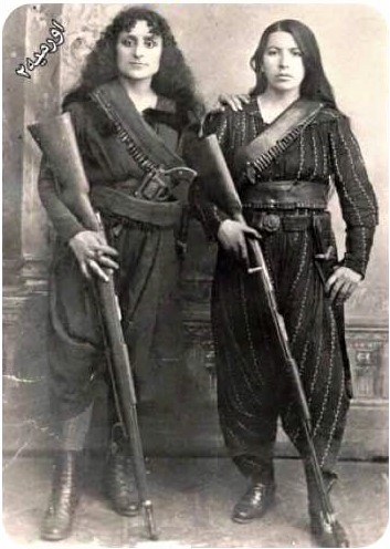 Photo of two armed Kurdish women circa 120 years ago