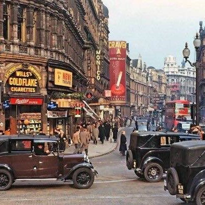 London of the 1930s, in a rare colorized photo