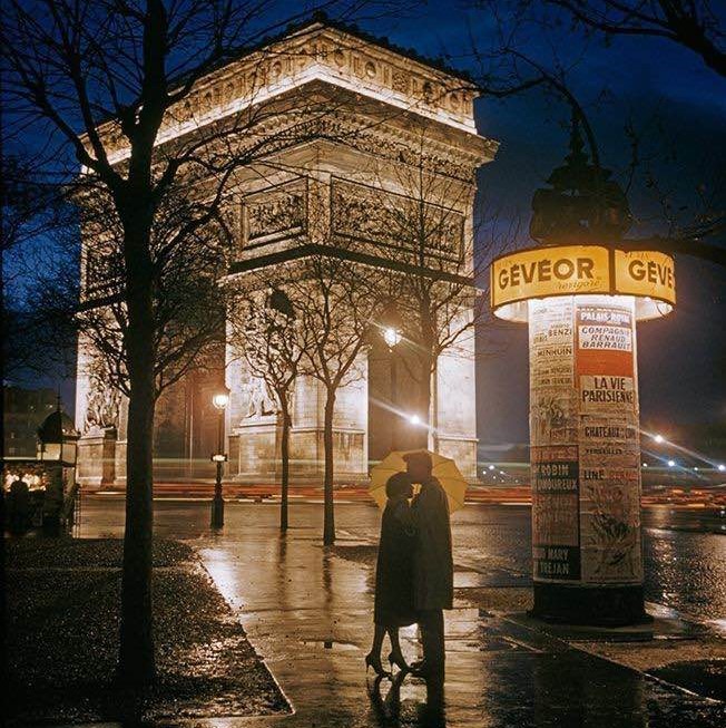 Young lovers embrace at Arc de Triomphe in Paris, 1960