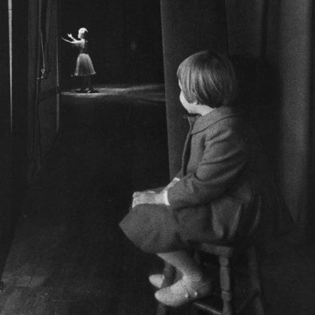 Carrie Fisher watches her mom on stage at the Riviera Hotel in Las Vegas, 1963
