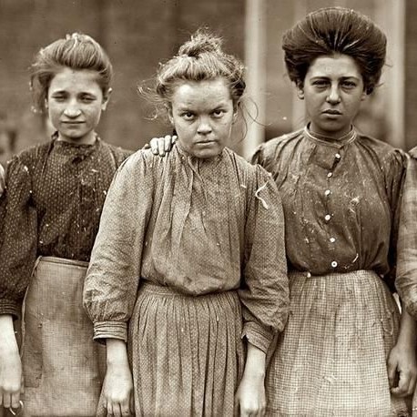 Hard-working women from a cotton mill, 1909