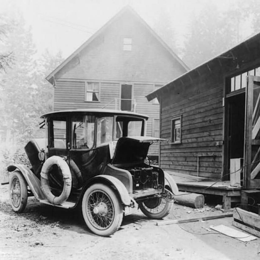 Charging an electric car in 1905