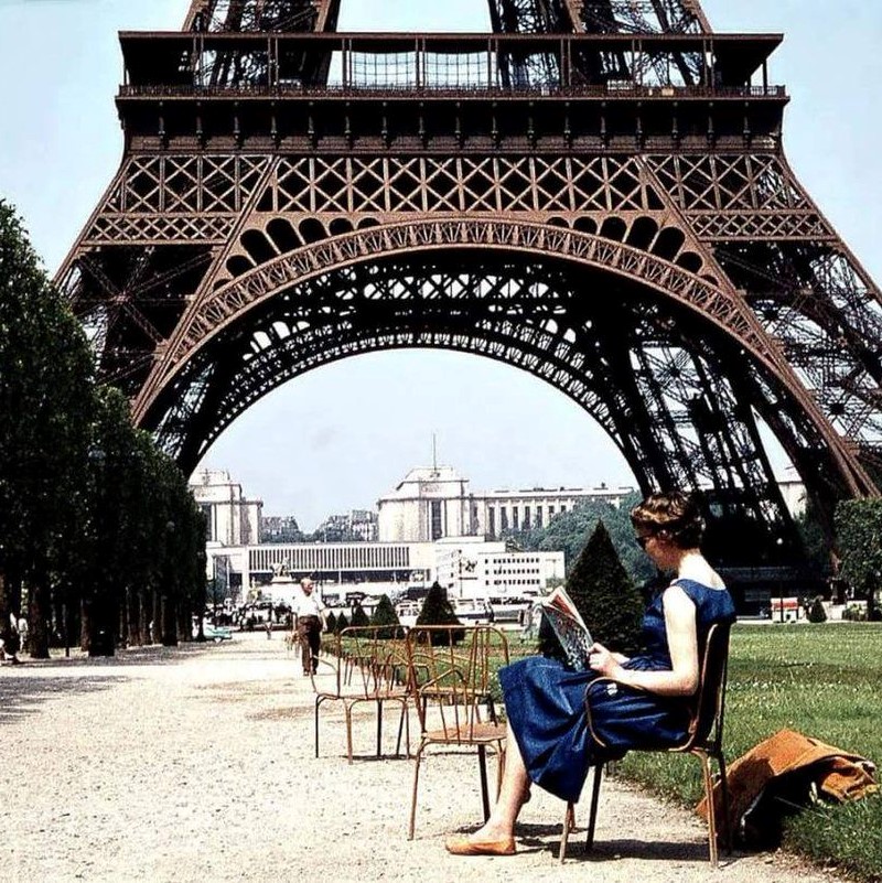 Woman reading in Paris, 1952