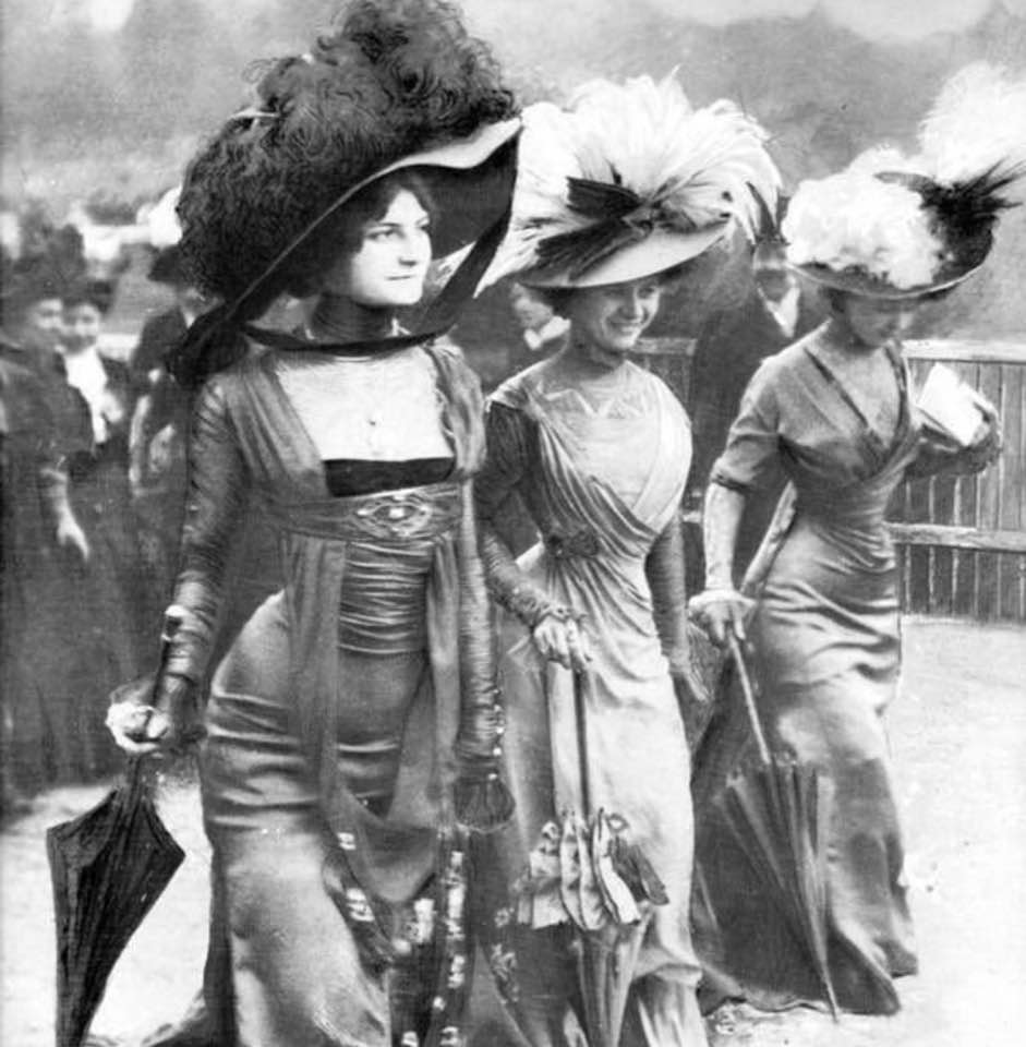 Fashion at Longchamp Racing, Paris, 1908