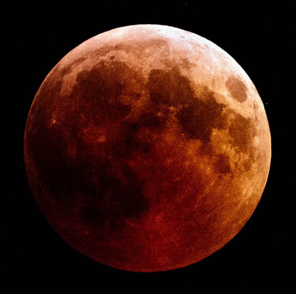 Super-Moon total lunar eclipse