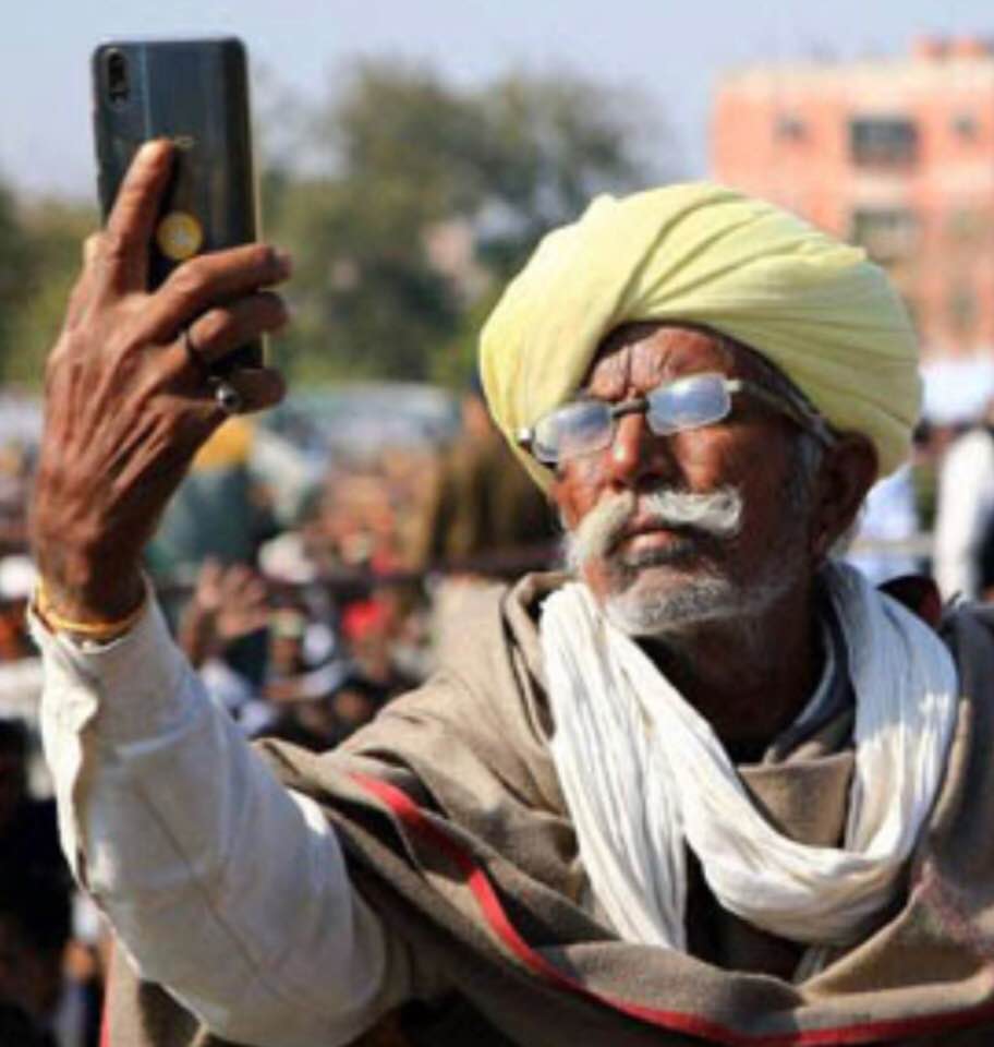 The selfie craze does not recognize political, cultural, or age differences