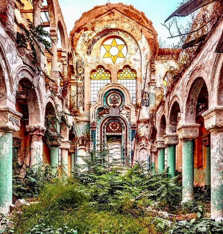 An abandoned Synagogue in Romania