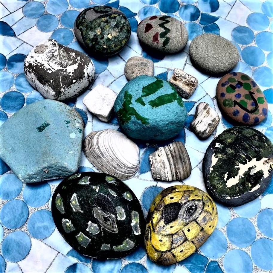 I use these painted stones and beach finds for decoration and also to keep my courtyard table cover in place during windy days