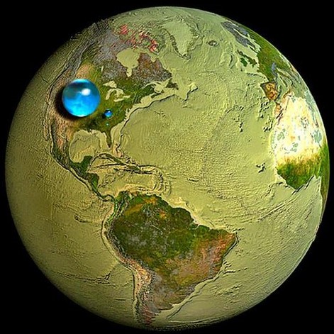 Visualizing the amount of water on Earth by collecting it into a ball