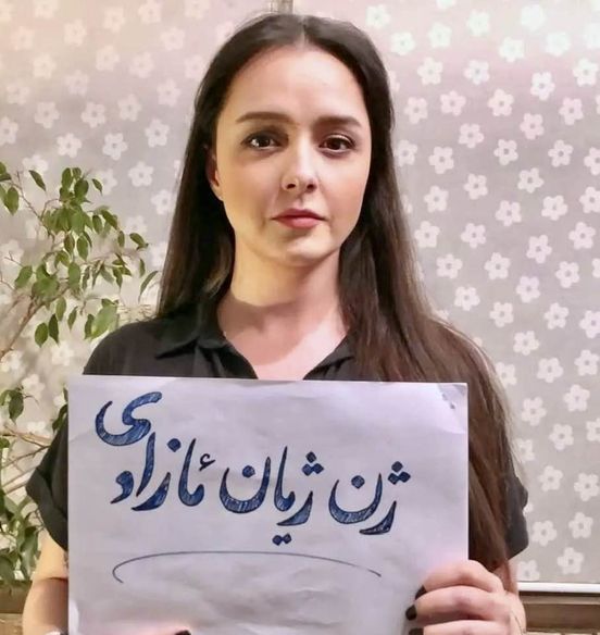 Supporting Iran's feminist uprising: Woman holding sign