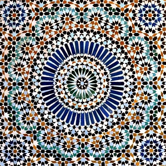 Another example of geometry and symmetry in Islamic decorative art
