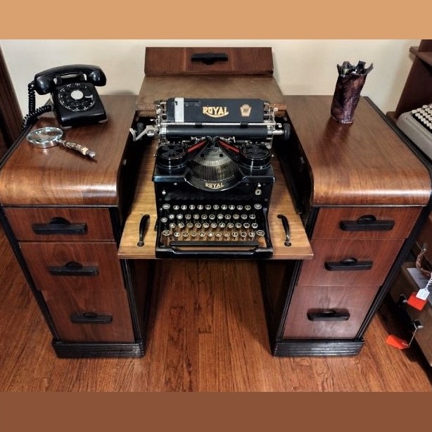 Art-deco typewriting desk